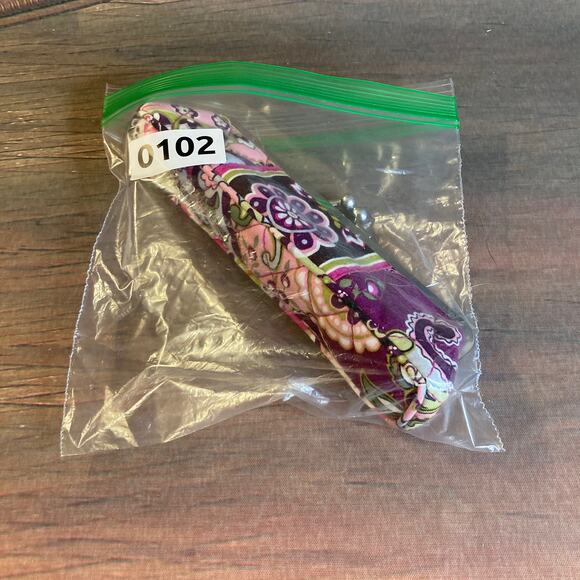 0102 Vera Bradley Kisslock Slim Makeup Case in Retired Very Berry Paisley EUC - Picture 5 of 5